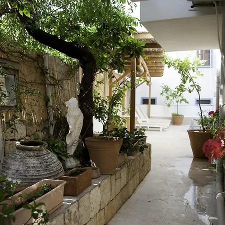 Hideaway Ξενοδοχείο 2*