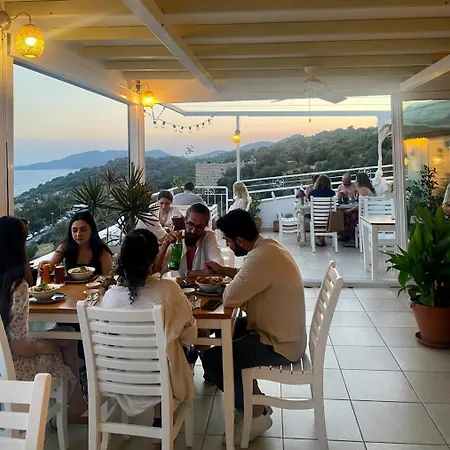 Ξενοδοχείο Hideaway 2*