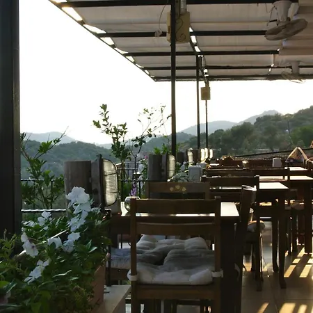 Ξενοδοχείο Hideaway