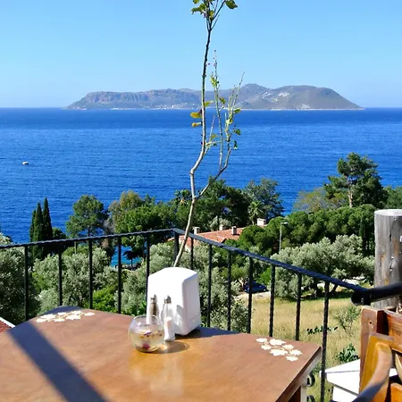 Ξενοδοχείο Hideaway 2*