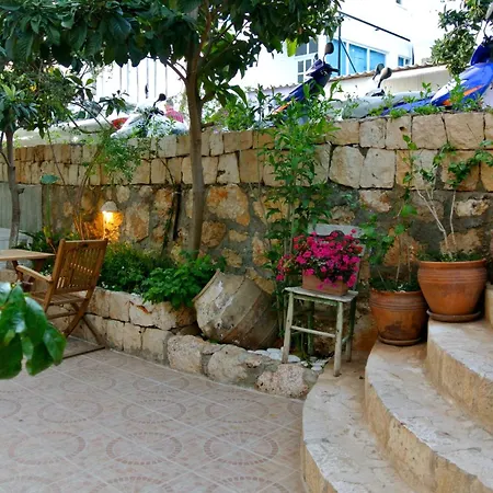 Ξενοδοχείο Hideaway 2*