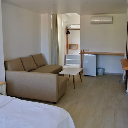 Hideaway Готель