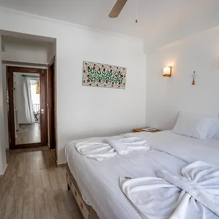Hideaway Готель 3*
