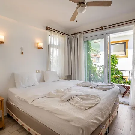 Hideaway Готель Каш