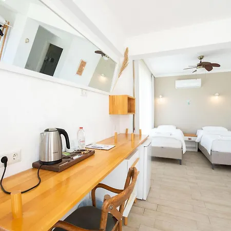 Hideaway Готель 3*