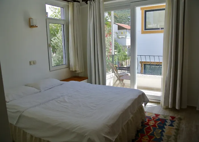 Hideaway Отель 3*